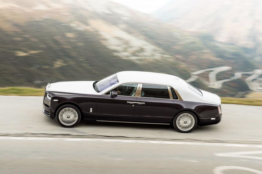  Rolls-Royce Phantom EWB 2017 года  (UK) (фото 4 из 40)